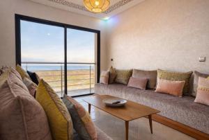 a living room with a couch and a table at Horizon bleu in El Jadida