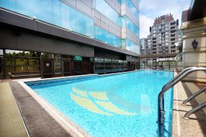 Bazén v ubytování Fullon Hotel Taipei, Central nebo v jeho okolí