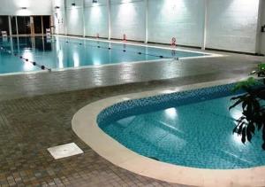 an empty swimming pool with a swimming pool at Sandy Toes, The Bay, Filey in Filey