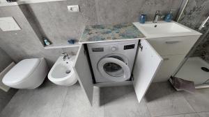 a bathroom with a washing machine and a sink at La Pineta, 26 - 3 in Casarza Ligure +15 photos