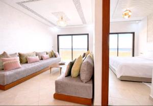 a living room with a bed and a couch at Horizon bleu in El Jadida
