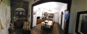 a hallway with a table and a dining room at Los cristales unquillo in Unquillo