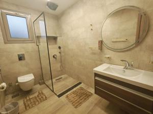 O baie la Elite suites +33 fotografii