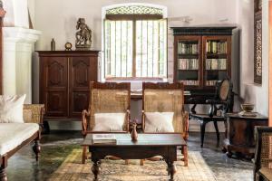 Ruang duduk di Nisala Arana Bentota, A Private Villa
