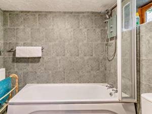 a bathroom with a bath tub and a sink at 2 Bed in Brecon oc-bn138 in Bwlch +19 photos