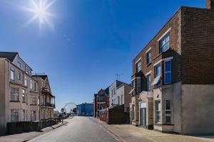 an empty street in a city with buildings at Blue Horizon Seaside Apart in Clacton-on-Sea +6 photos