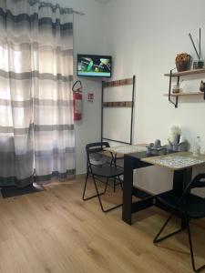 a room with a table and chairs and a window at La Casuzza del Borgo in Agrigento