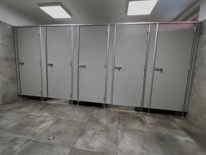 a row of lockers in a room at Kemp Koruna in Zlatá Koruna