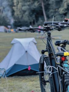 a bike parked next to a tent and an umbrella at Kemp Koruna in Zlatá Koruna
