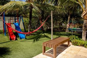 a playground with a hammock and a swing at PALM BEACH Porto das Dunas, apartamento todo climatizado TÉRREO a 350 metros Beach Park in Aquiraz