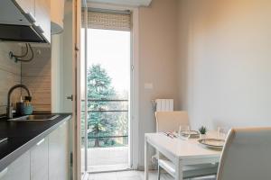 a kitchen with a white table and a window at Victory76 - Hospital, M3, Linate in San Donato Milanese