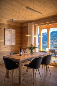 a dining room with a wooden table and chairs at Atelier Ronacher in Annenheim