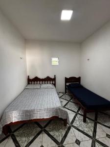 a bedroom with a bed and a window on the wall at Casa em Jacumã in Conde