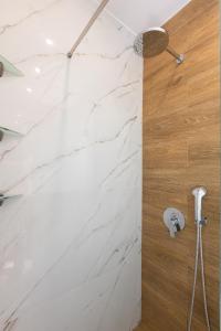 a white marble shower wall in a bathroom at Azzure Studio in Kokkari +16 photos