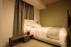 Postel nebo postele na pokoji v ubytování Centurion Hotel Grand Kobe Station