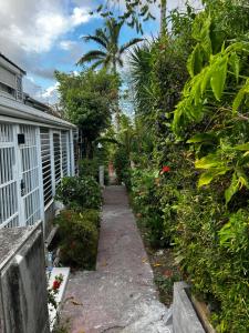 a garden path in front of a house at Charmant Appartement Grand Gosier in Le Gosier