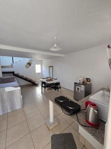 a white living room with a sink and a kitchen at Center Cruz del Eje in Cruz del Eje