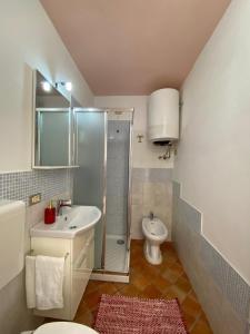 a bathroom with a sink and a toilet and a shower at Il Casale di Nonna Bambina in Francavilla al Mare