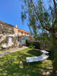 a backyard with a hammock in the grass at Il Casale di Nonna Bambina in Francavilla al Mare