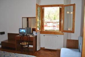 TV a/nebo společenská místnost v ubytování Hotel Archimede