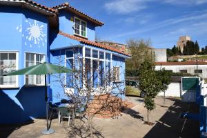 a blue building with an umbrella in front of it at Ciudad Rodrigo La Casa Azul in Ciudad-Rodrigo