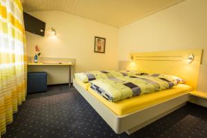 Giường trong phòng chung tại Hotel Franz Anton