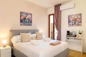 a bedroom with a bed with flowers in vases at Tauromenion Guest House in Taormina