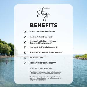 ein Flyer für die Vorteile des Aufenthalts auf dem Wasser in der Unterkunft Lake Simcoe Stays - Friday Harbour's Official Rental Program - Beech Suite in Innisfil