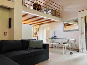 a living room with a couch and a table at Civico Cinque in Gravedona