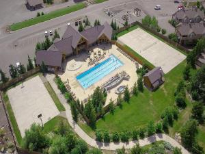 an overhead view of a house with a swimming pool at Coal Chute Lodge in Ronald