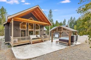a small house with a gazebo at Norwester Stay in Ronald