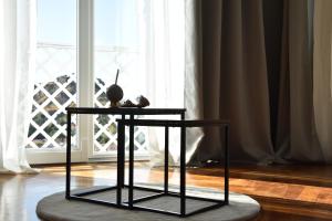 a table in a room with a window at thalore room e apartments in Amantea