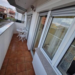 a balcony with a table and a window at Apartman Zivkovic in Bosanska Dubica