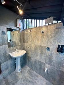 a bathroom with a sink and a mirror at Alpine Heights in Kumburuteniwela