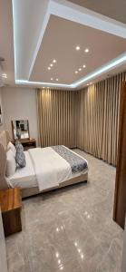a bedroom with a large bed in a room at قو اب إليت in Abā al Kibāsh +23 photos