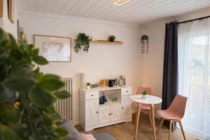 a room with a table and a small table and chairs at Ringdays Guesthouse in Müllenbach