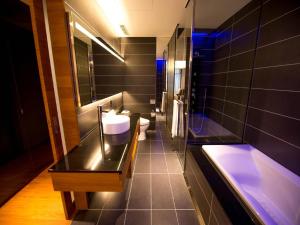 Koupelna v ubytování Walden Hotel