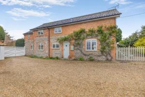 a brick house with a white fence at 3 Bed in Knapton oc-1191 in Knapton