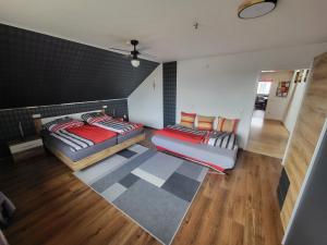 a living room with two beds and a couch at Große Ferienwohnung nähe dem schönen Seenland in Merkendorf