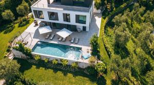 an aerial view of a house with a swimming pool at Villa Dolce Vista in Gardone Riviera