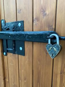 a lock on a door with a heart on it at Somló Kolonics Kúria in Somlóvásárhely