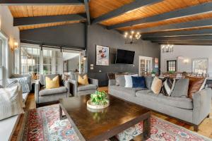 a living room with couches and a table at Red Clover Inn in Mendon