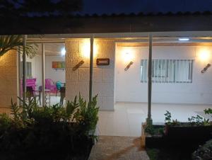 a room with a hallway with chairs in it at Hostal Dream House in San Andrés