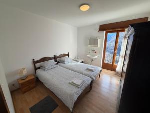 a bedroom with a bed and a sink and a window at La Pergola in Auressio