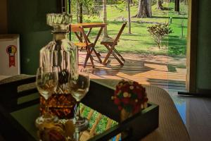 a table with two wine glasses on top of it at Villa Sana Maritacas in Sana