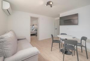 a living room with a couch and a table at Coliving Torremolinos Casa privada in Torremolinos