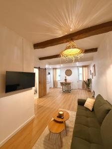 a living room with a couch and a table at Hyper-centre Toulon in Toulon