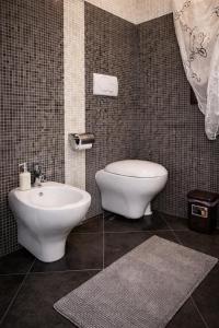a bathroom with a toilet and a sink at B&B LA PALMA in Ravarino +3 photos