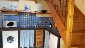 Kuchyň nebo kuchyňský kout v ubytování Apartamentos La Borda Castillon