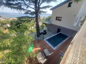 an aerial view of a house with a swimming pool at à la cime du mont Saint Clair in Sète